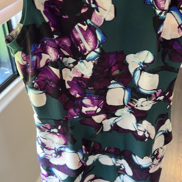 LIKE NEW! Banana Republic floral peplum dress, size 2 - Picture 4 of 7
